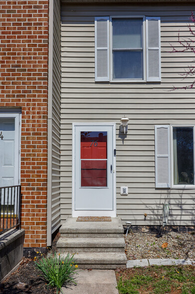 Building Photo - 76 Persian Lilac Dr