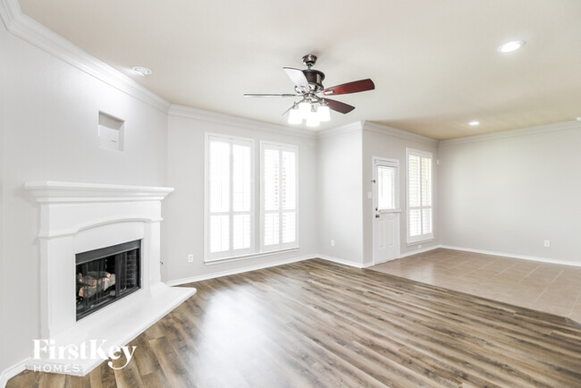 Building Photo - 621 Bareback Ln
