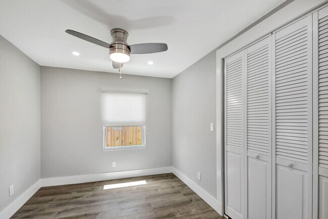 Building Photo - 1727 Holman Dr