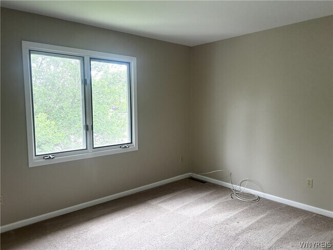 Building Photo - 125 Hobnail Dr