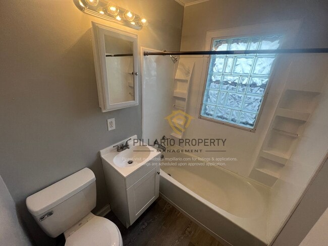 Building Photo - Minutes to the Indy 500 Track, 2 Bedroom, ...