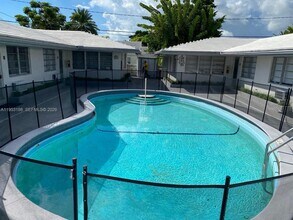 Building Photo - 724 NE 6th St