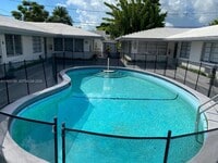 Building Photo - 724 NE 6th St