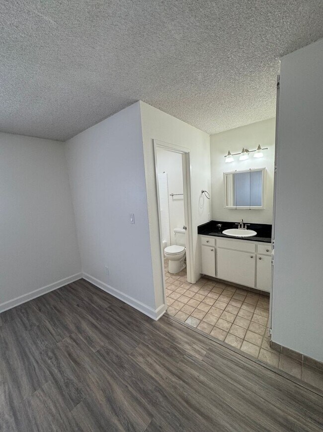 Building Photo - 7434 Mesa College Dr