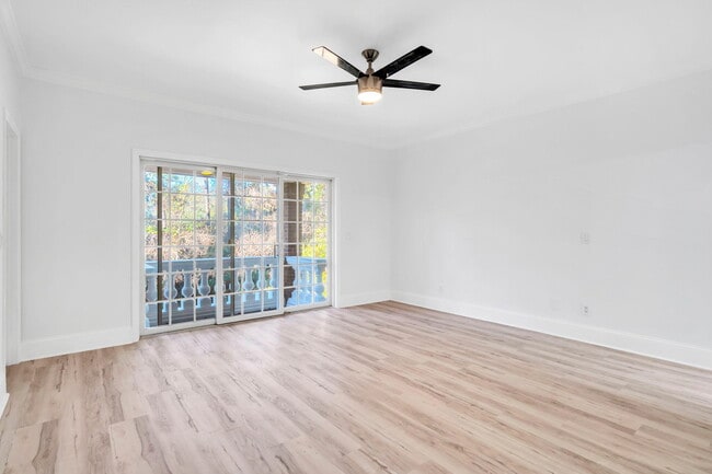 Building Photo - 1524 Glenlake Cir