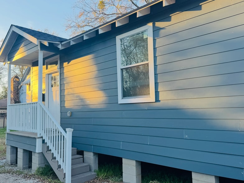 Building Photo - 860 France St