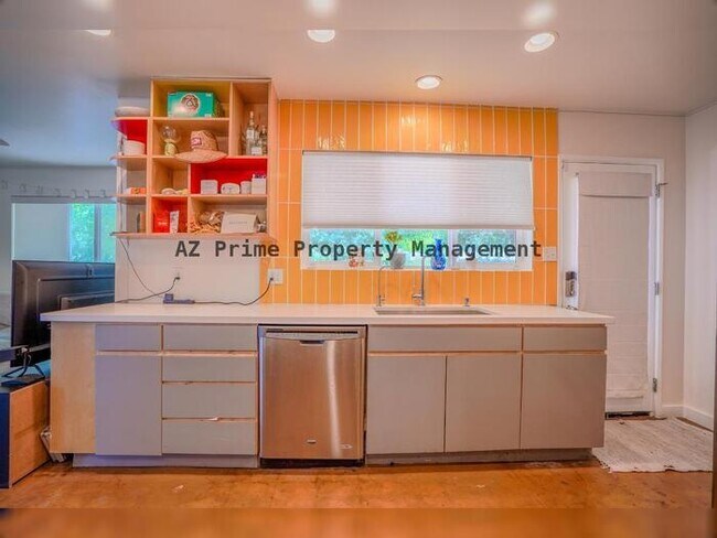 Building Photo - 351 E Encanto Dr