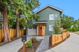 Building Photo - 2bd/1.75ba Seattle Home