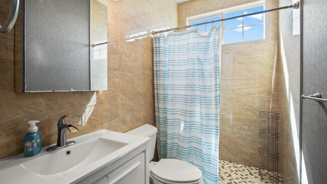Building Photo - 2862 Pearblossom Dr