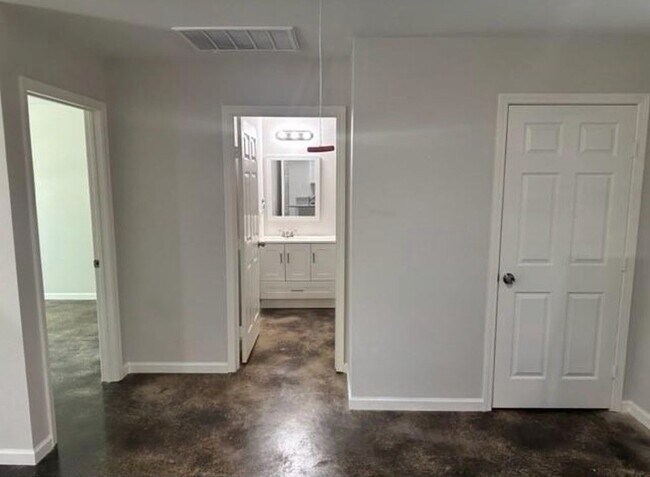 Building Photo - 635 Doctor M.L.K. Jr Dr