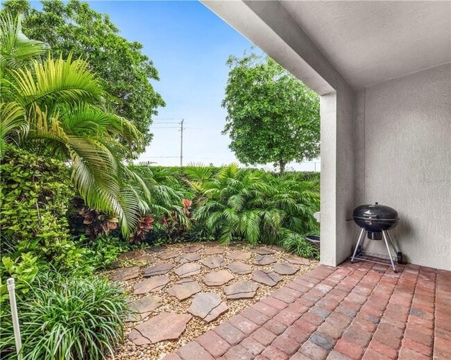 Building Photo - 4230 N Dixie Hwy