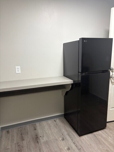 Building Photo - 820 N Main St