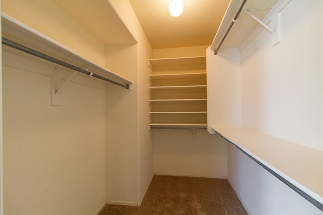 Building Photo - Discover Your Dream Home with a Fantastic Floorplan!