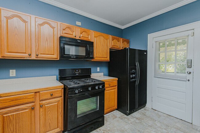 Building Photo - 3 Bed-2 Bath Bungalow in Burlington available  JULY
