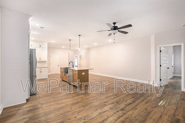 Building Photo - 138 Crestpoint Rd