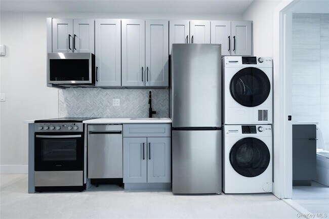 Building Photo - 315 W Broadway