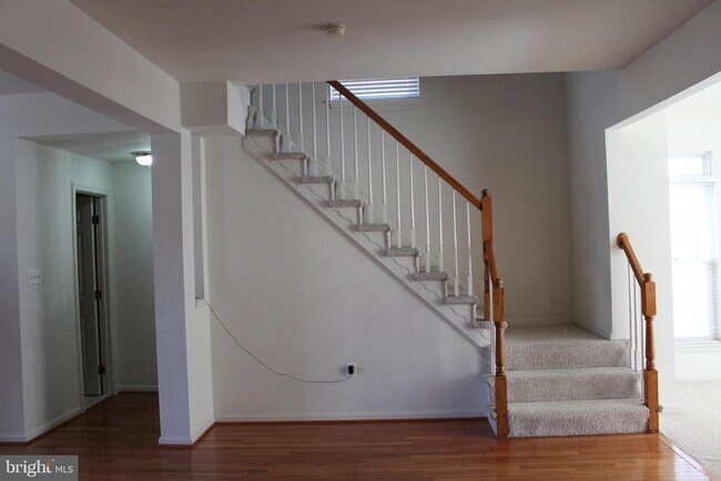 Building Photo - 7337 Oldham Leeds Way