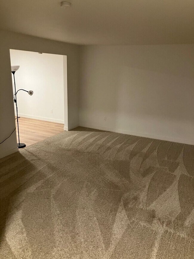 Building Photo - 13540 NE 190th Pl