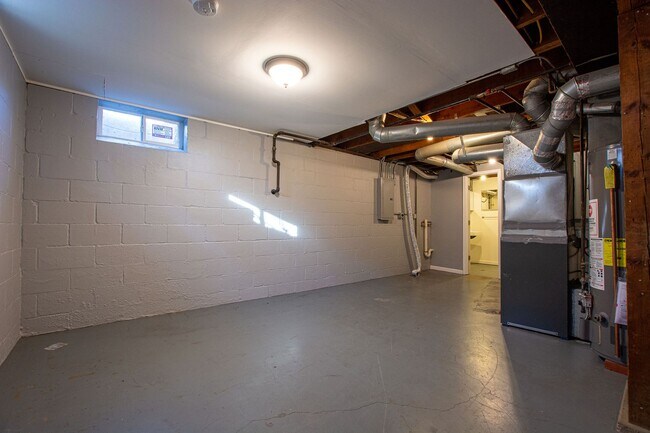 Building Photo - 62-63 Country Club Rd.