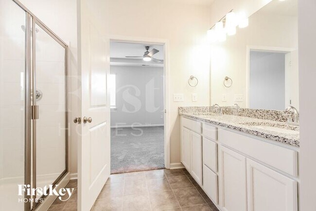 Building Photo - 811 Birchcrest Wy