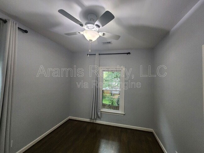 Building Photo - 613 Home Avenue SE