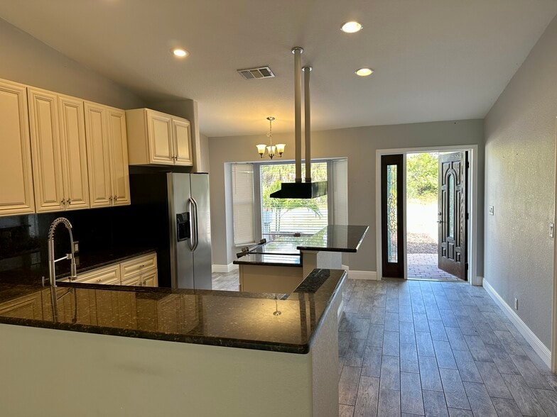 Building Photo - 473 Flamingo Blvd