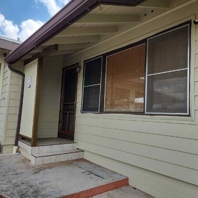 Building Photo - 1551 Kuahaka St