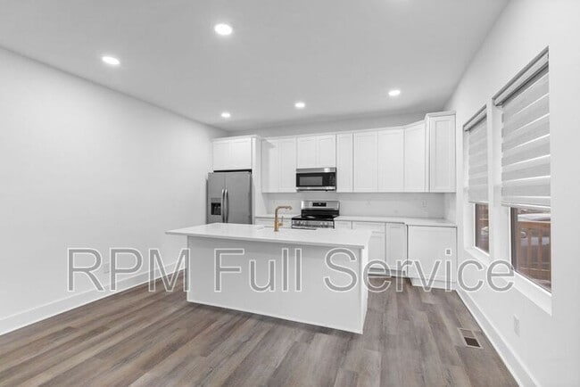 Building Photo - 1405 14th Ave N