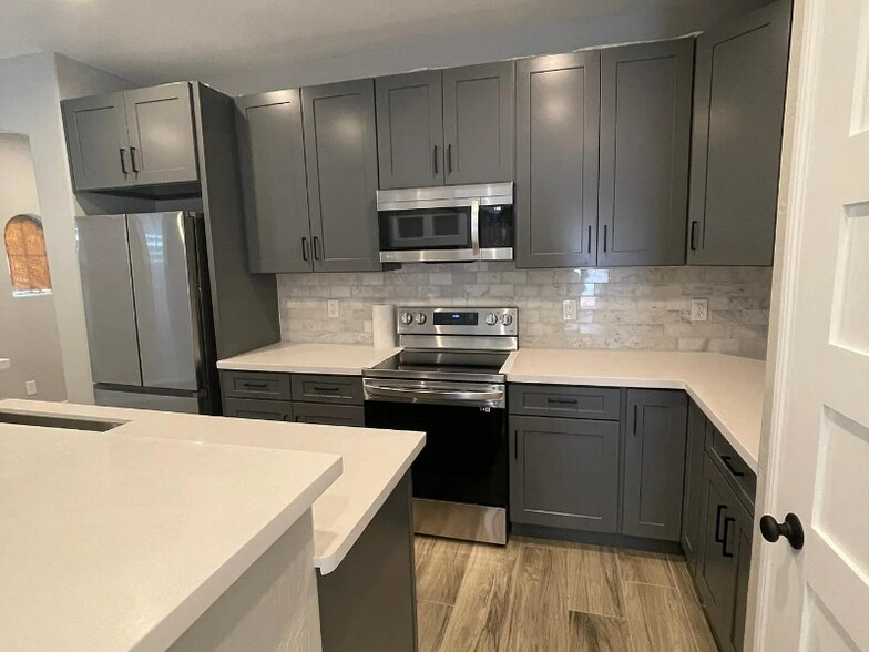 Building Photo - 2720 E Wildhorse Pl