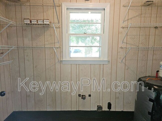 Building Photo - 13 Erskine Ln