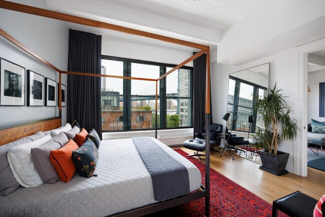 Building Photo - STUNNING DUMBO LOFT