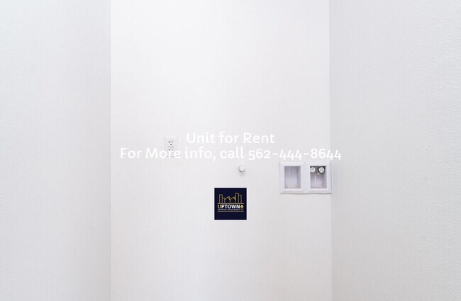 Building Photo - House - 2 Bedrooms + 1 Office / 1 Bathroom - Paramount