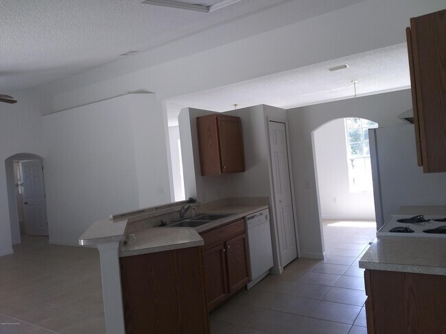 Building Photo - 6540 Addie Ave
