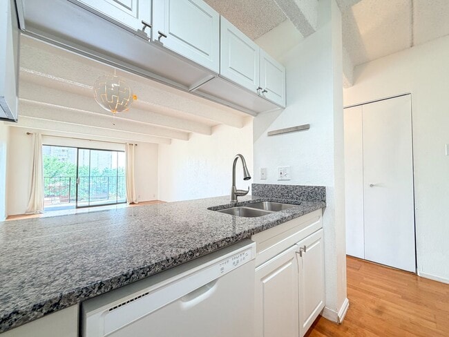 Building Photo - 1433 N Williams St