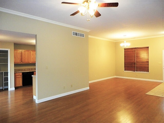 Building Photo - 559 Prince Dr