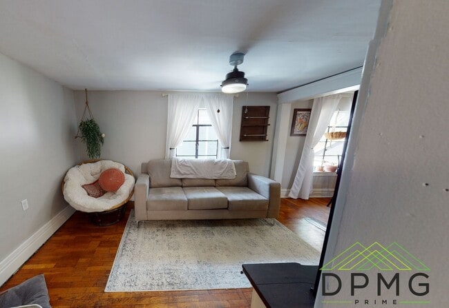 Building Photo - 132 S Clemens Ave