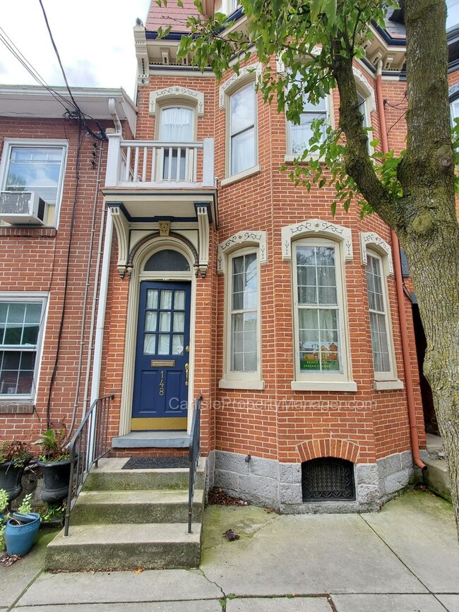 Primary Photo - Historic downtown Carlisle townhouse for r...