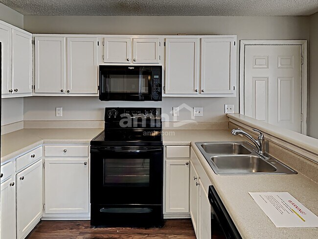 Building Photo - 1020 Ridgefield Circle