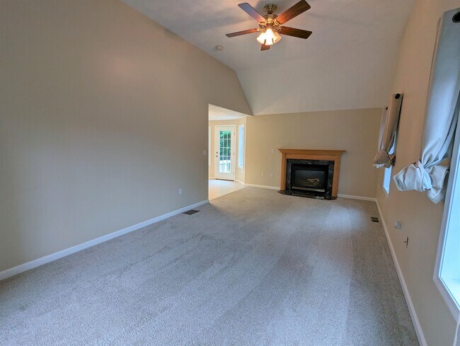 Building Photo - 17 Cottonwood Rd