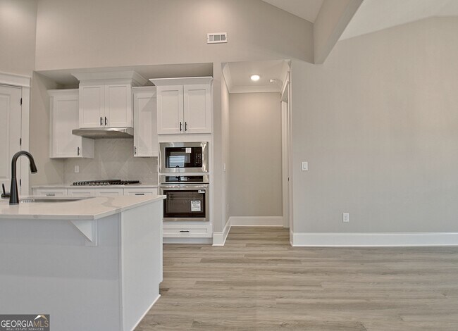 Building Photo - 190 Redhaven Dr