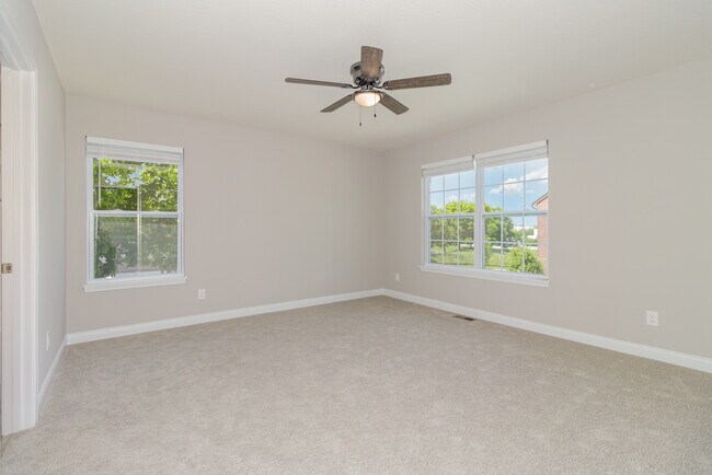 Building Photo - 2301 Point Pl