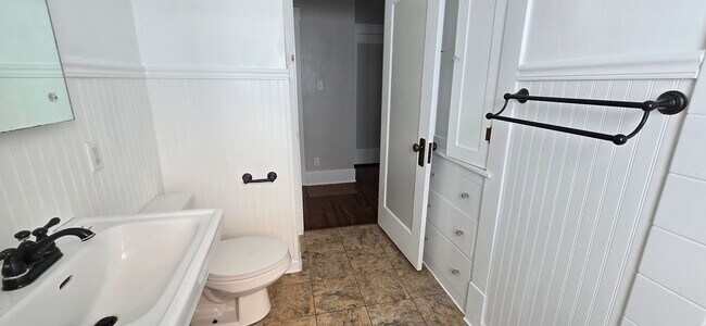 Building Photo - West End Home offering 3 Bedrooms, 1 bath!