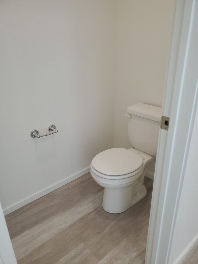 Building Photo - Exquisite 3 Bed 2.5 Bath Single Family Home