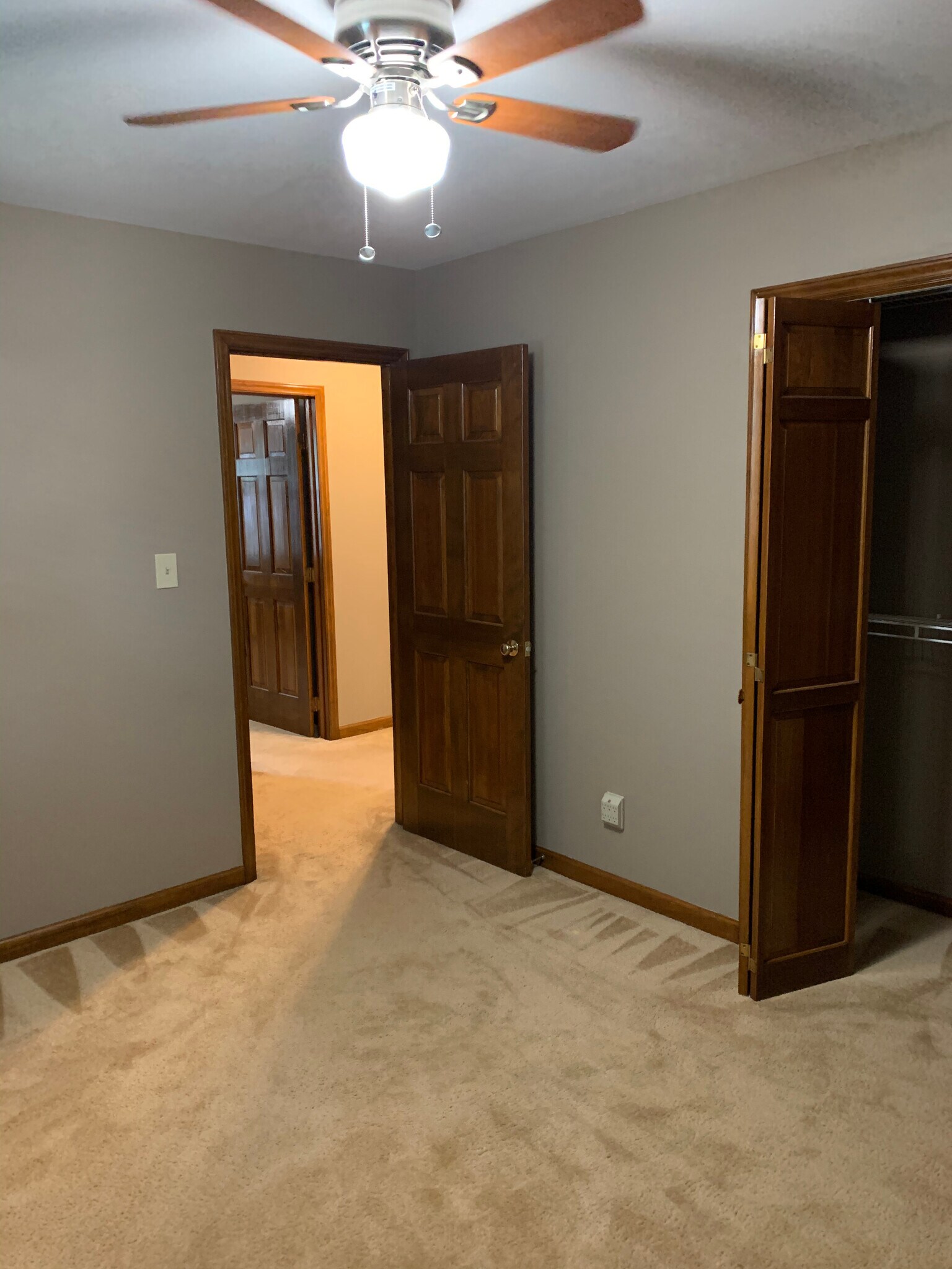 Building Photo - Room in House on Sawmill Rd