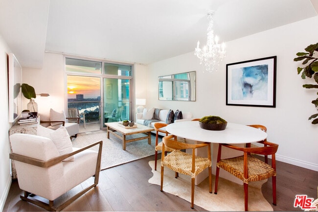 Building Photo - 13700 Marina Pointe Dr