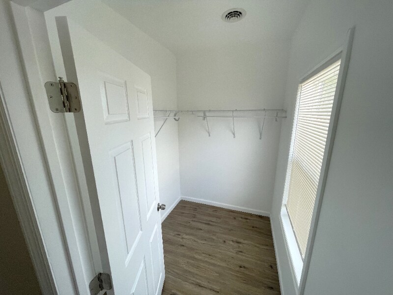 Building Photo - 1222 6th Ave