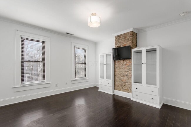 Building Photo - 106 E Gates St