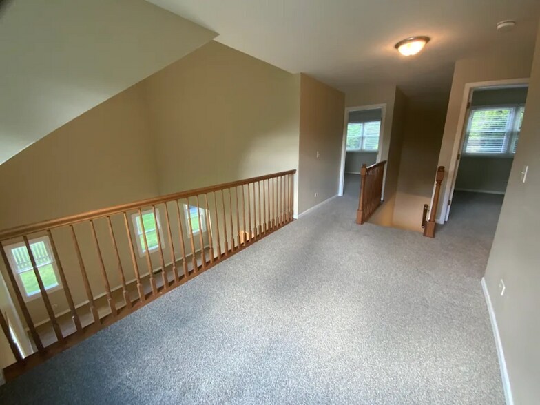 Building Photo - 131 Brookwood Ln E