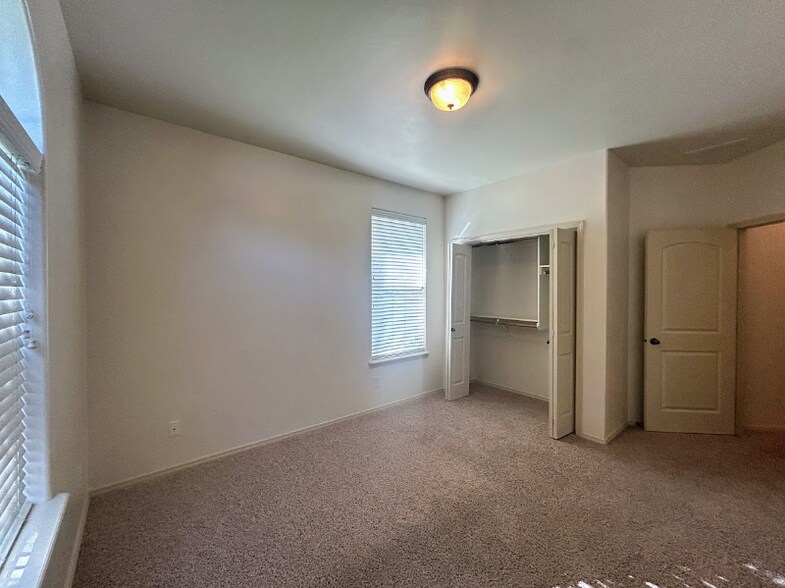 Building Photo - 492 Shadetree Trail