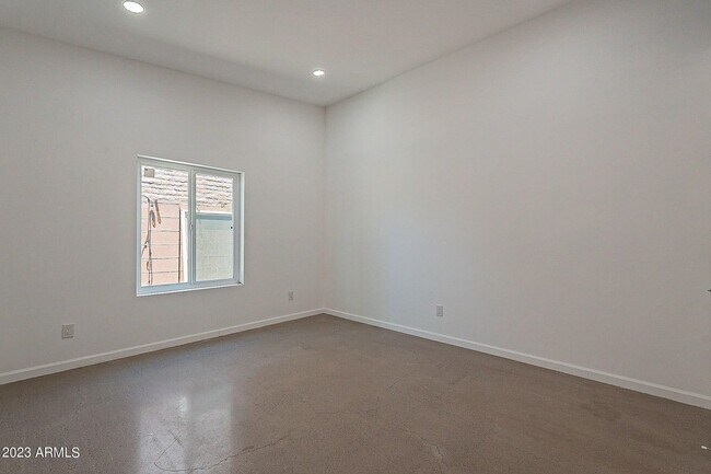 Building Photo - *BEAUTIFUL CONDO - 2br/1.5ba CONDO (44th &...